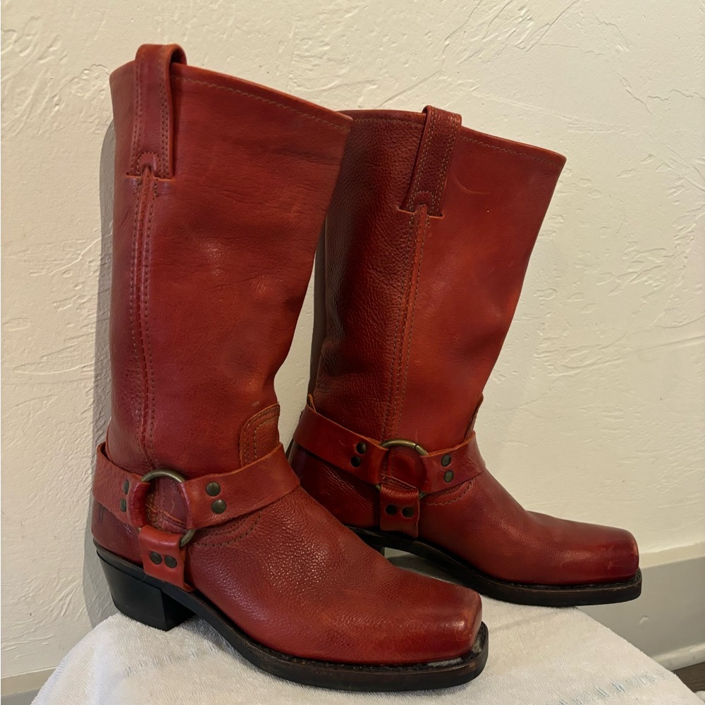 Women’s Frye Harness mid-calf leather boots. Red, size 8